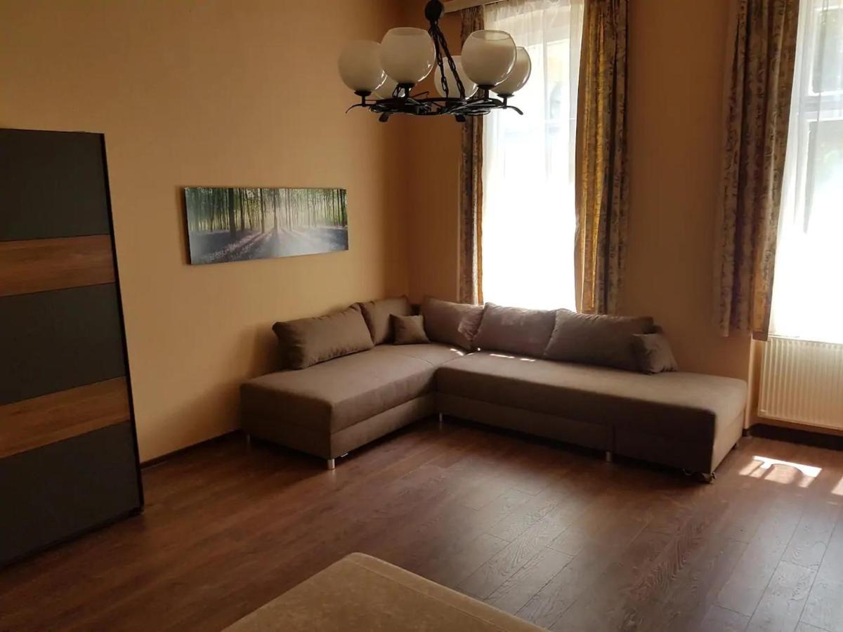 Stylish Historic Flat For 4 In Heart Of Oldbuda Budapest Exterior photo
